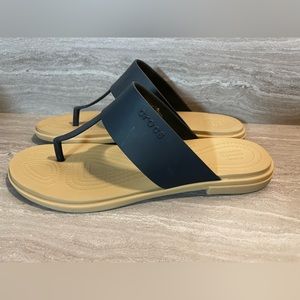 New CROCS Women's Tulum Flip Sandal Black / Tan Sexy Sandal Size 7